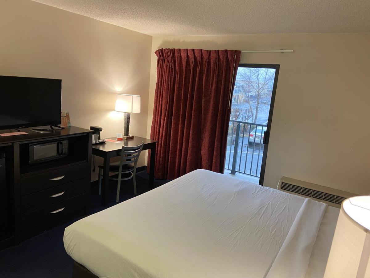 Econo Lodge Inn & Suites Рехобот Бич Экстерьер фото