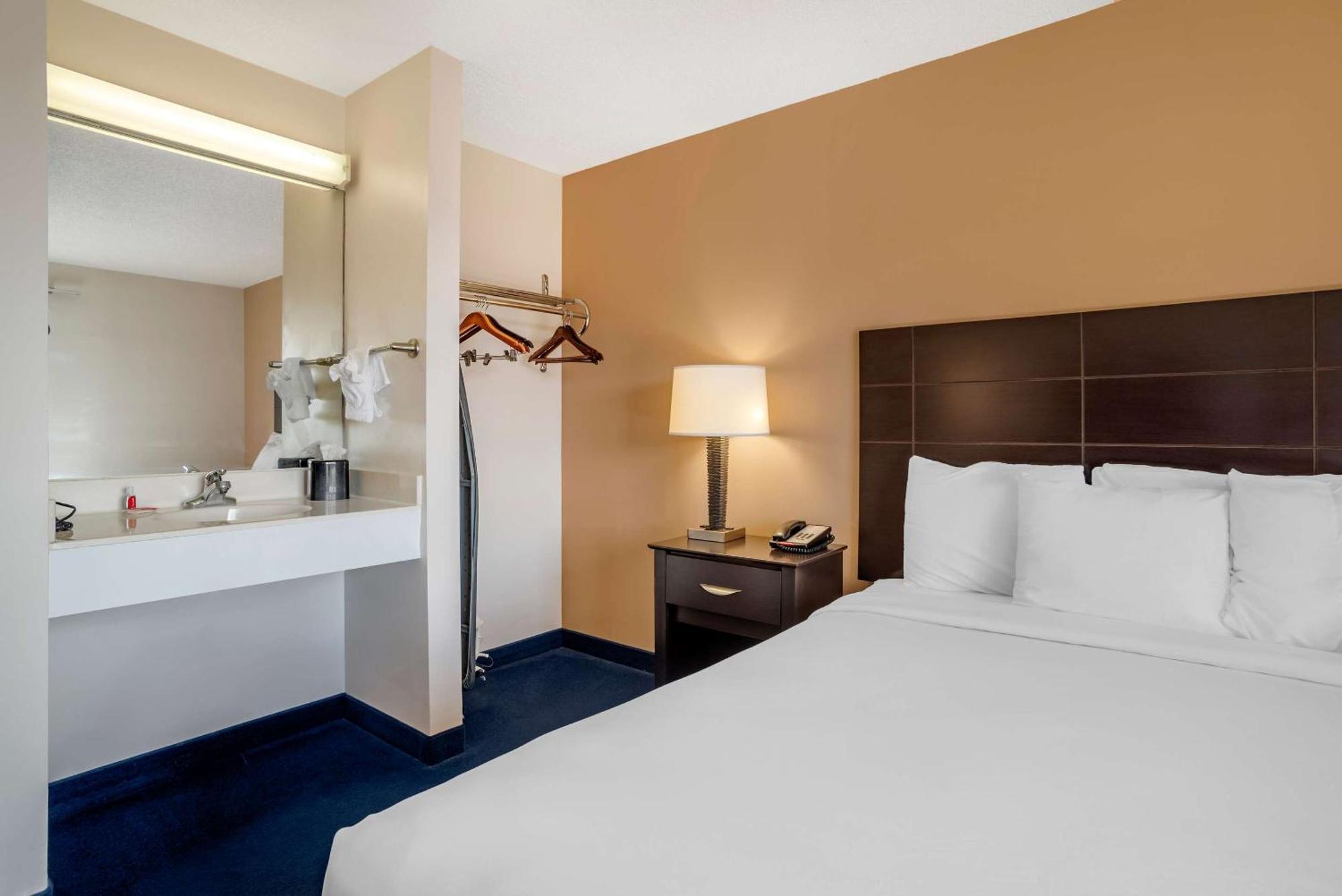 Econo Lodge Inn & Suites Рехобот Бич Экстерьер фото
